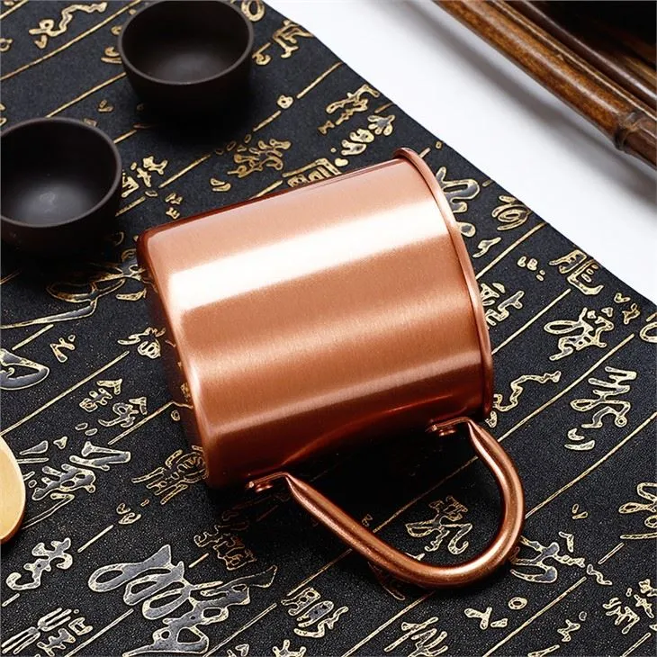 Rose lò bèl fin vye granmoun Moskou milèt tas